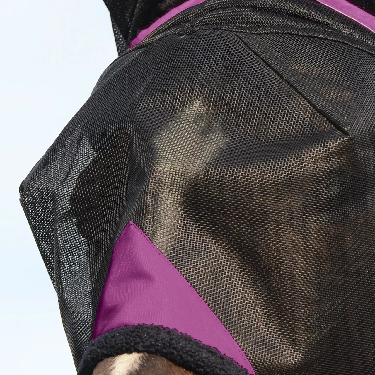 Fliegenmaske ComFiTec, durable Mesh mit Schopfloch- Ohr- & Nasenschutz, schwarz/pink