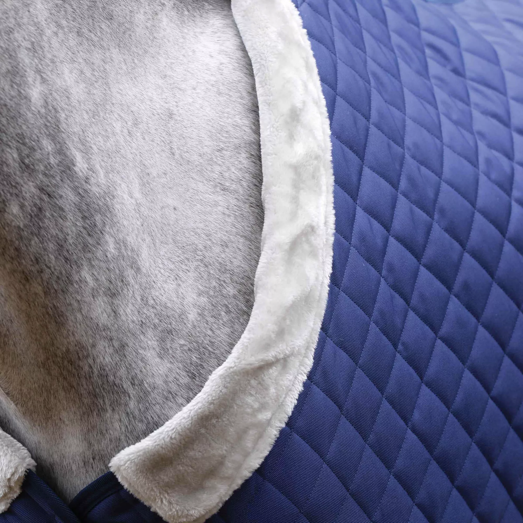 Manta estable Comfitec Deluxe DIAMOND Quilt, cuello alto, mediano (250 g), azul marino 